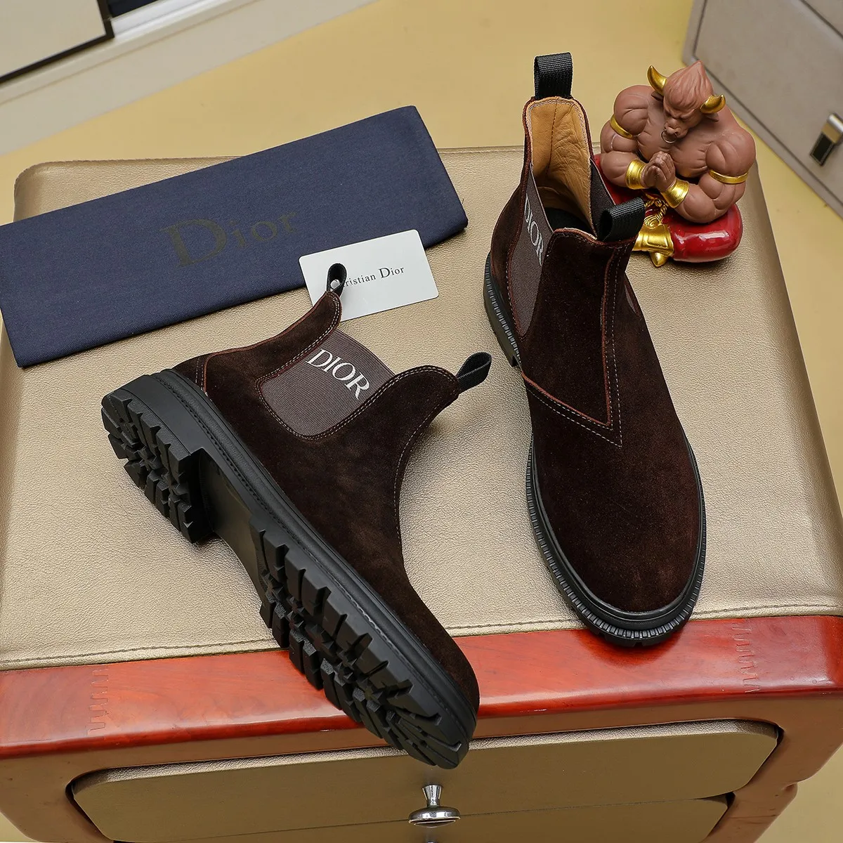 Ex-factory price: 480⌚️⌚️"Dior" Gaobang short boots⚠️⚠️Top purchasing agent🔍🔍Men's 2023HK counters are on sale simultaneously. Sole: The original sole is specially provided by the original factory. The exclusive movable molded sole is super comfortable. The original factory and the single product are handmade🔍🔍. The details determine the quality. We only make shoes with care. You can enter and exit the counter at will. Welcome to compare. 🇮🇹Size: 38-444️⃣Colors available